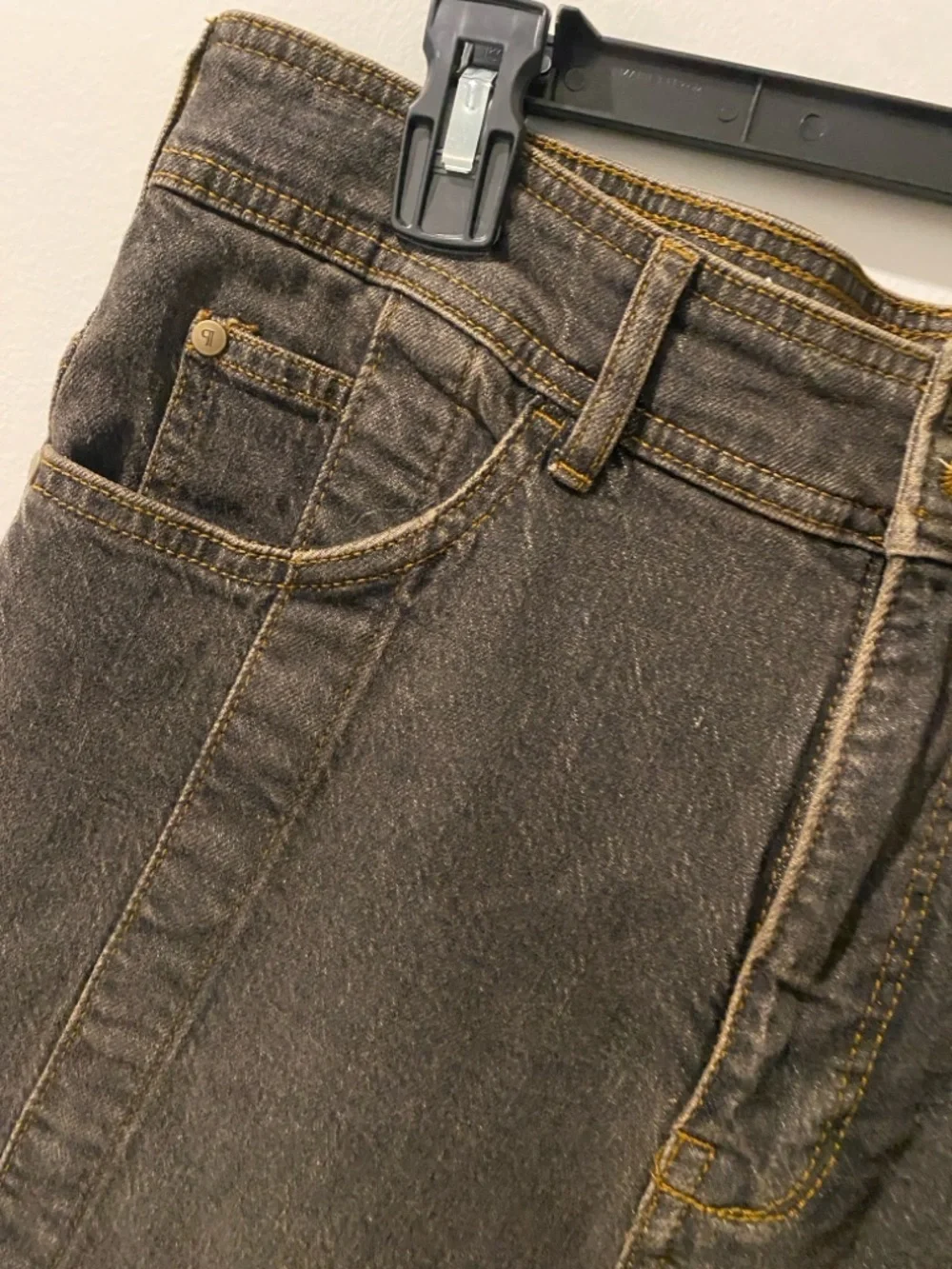 Anthropologie Pilcro Seamed Denim Shorts - Size 30 - Picture 4 of 12